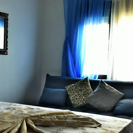 Apartament Theano *