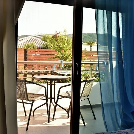 Theano * Paralia Sikias