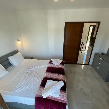 Apartment Theano *