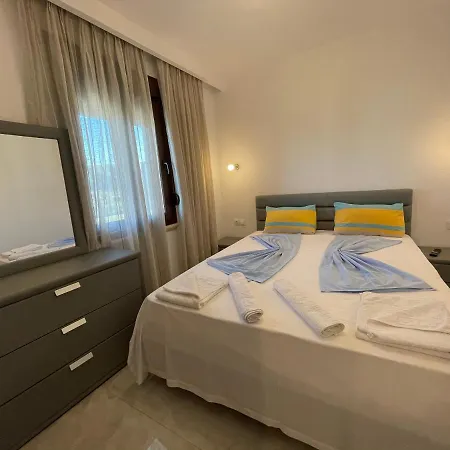 Theano * Paralia Sikias