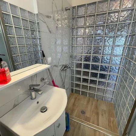 Theano Apartment