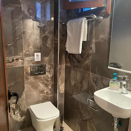 Apartment Theano