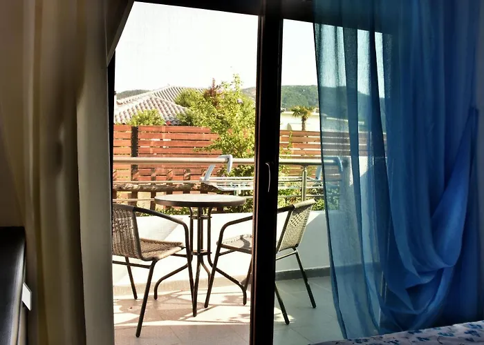 Theano * Paralia Sikias