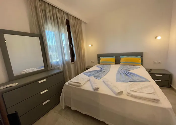 Theano * Paralia Sikias