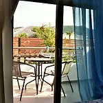 Theano * Paralia Sikias